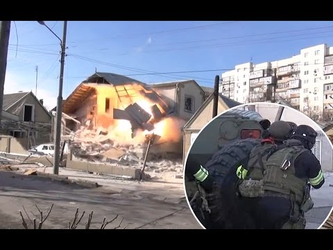 شاهد  القوات الخاصة الروسية تفجر منزلًا في سورية
