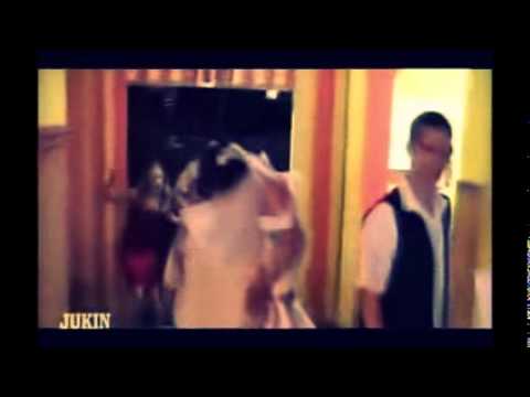 شاهد عريس يتسبَّب في كارثة لعروسه خلال حفل الزفاف