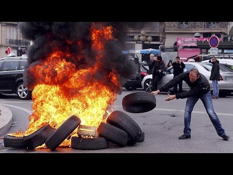 شاهد غضب عارم لسائقي سيارات الاجرة في فرنسا