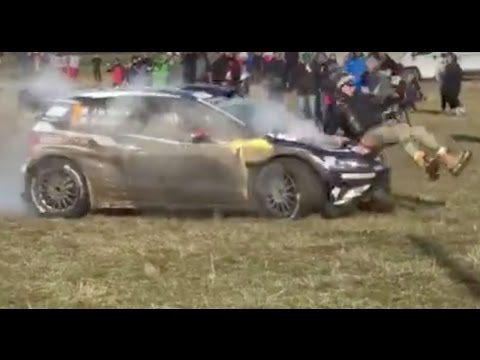 بالفيديو لحظة اصطدام سيارة سباق بـمصور