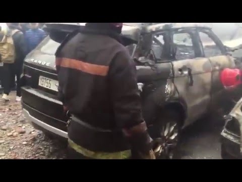 بالفيديو انفجار سيارة في الشارع يربك سكان طنجة