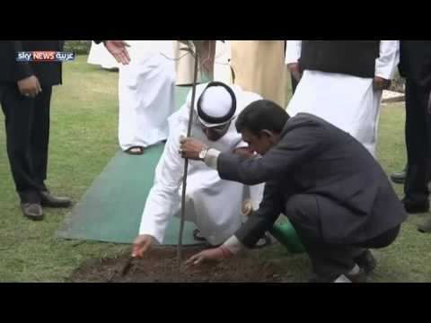محمد بن زايد يزور ضريح غاندي في الهند