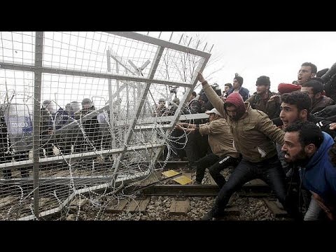 مواجهات بين الشرطة المقدونية واللاجئين على الحدود المقدونية اليونانية