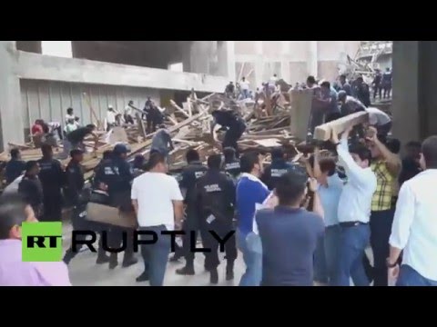 شاهد قتلى وجرحى إثر انهيار سقف كاتدرائية