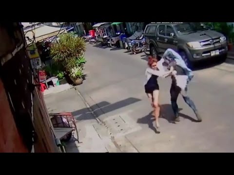 بالفيديو شاب يلقن صديقته الحسناء علقة ساخنة