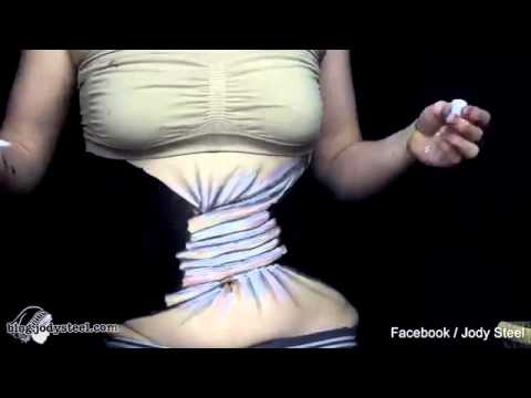  فنانة تحول خصرها لحبل ملتف حول نفسه