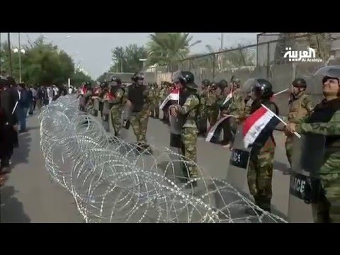 شاهد أتباع التيار الصدري يبدأون اعتصامهم أمام المنطقة الخضراء