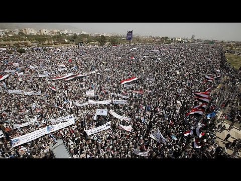 شاهد عشرات الالاف يتظاهرون في الذكرى الاولى لعاصفة الحزم