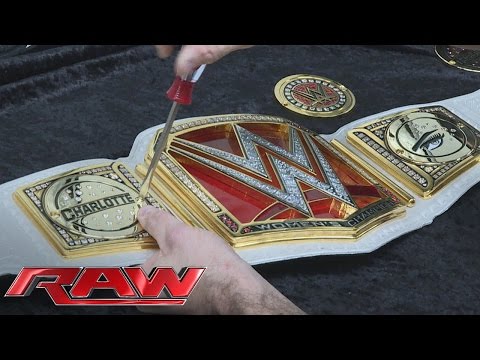 شاهد لحظة تغيير حزام wwe باسم المصارعة شارلوت