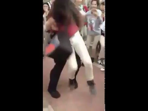 شرطى أميركي يضرب تلميذة بعنف أثناء القبض عليها