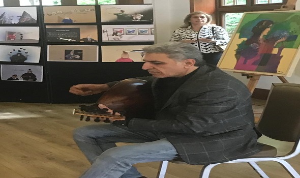الموسيقار إحسان الإمام وعزف من وحي المعرض ولوحاته