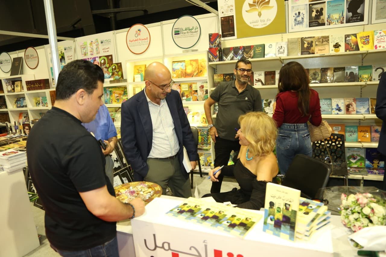 عبير بلال شرارة توقّع إصدارها الشعري «انقلاب على ميّت» في معرض بيروت للكتاب عبير بلال شرارة توقّع إصدارها الشعري «انقلاب على ميّت» في معرض بيروت للكتاب