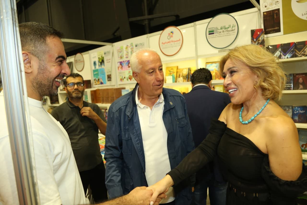 عبير بلال شرارة توقّع إصدارها الشعري «انقلاب على ميّت» في معرض بيروت للكتاب عبير بلال شرارة توقّع إصدارها الشعري «انقلاب على ميّت» في معرض بيروت للكتاب