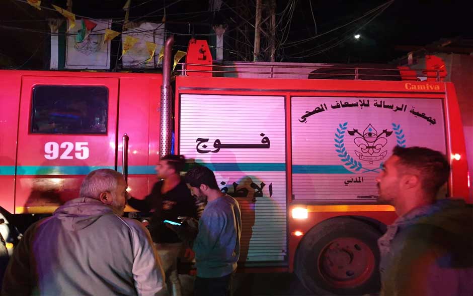 إنفجار مستودع أسلحة تابع لحركة حماس وعشرات الضحايا في مخيم فلسطيني لللاجئين في جنوب لبنان